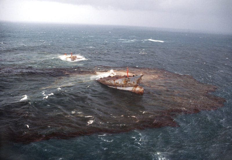 Applicazione della fuoriuscita di petrolio in mare con AQUAQUICK 2000
