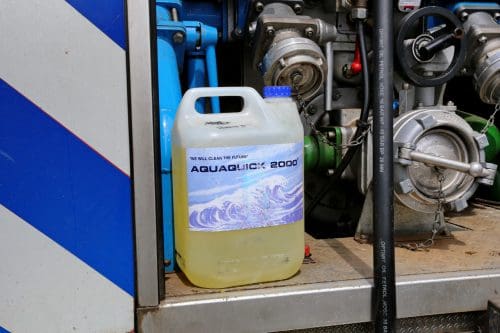 AQUAQUICK 2000 gebruikt voor weglekreiniging door Brandweer Nederland